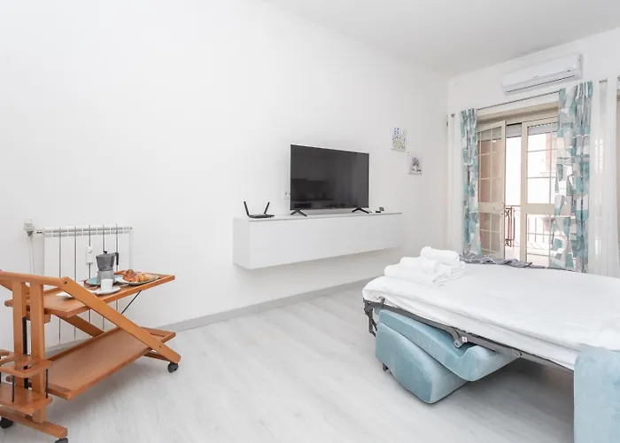 Apartment Sunny Apartment- Marco Celio Rufo - Metro A Rom